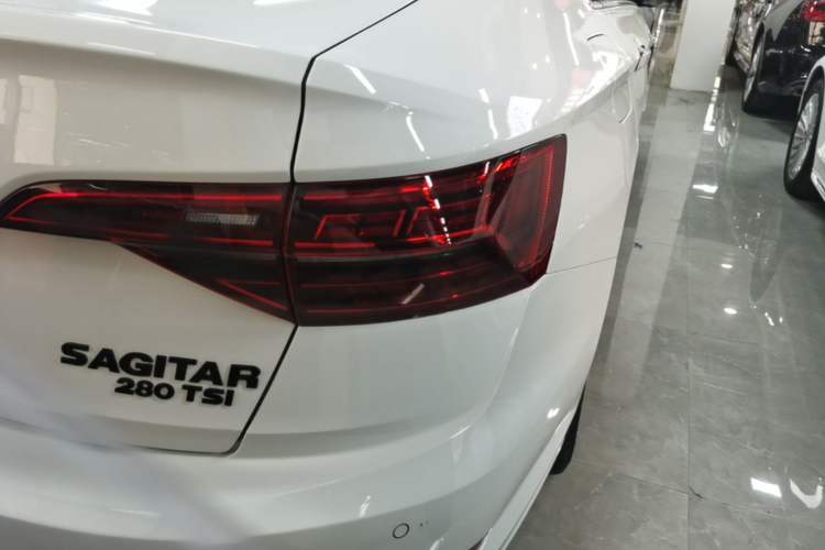 Used Volkswagen Sagitar 2022 280TSI DSG Excellence Edition Right Rear Taillight