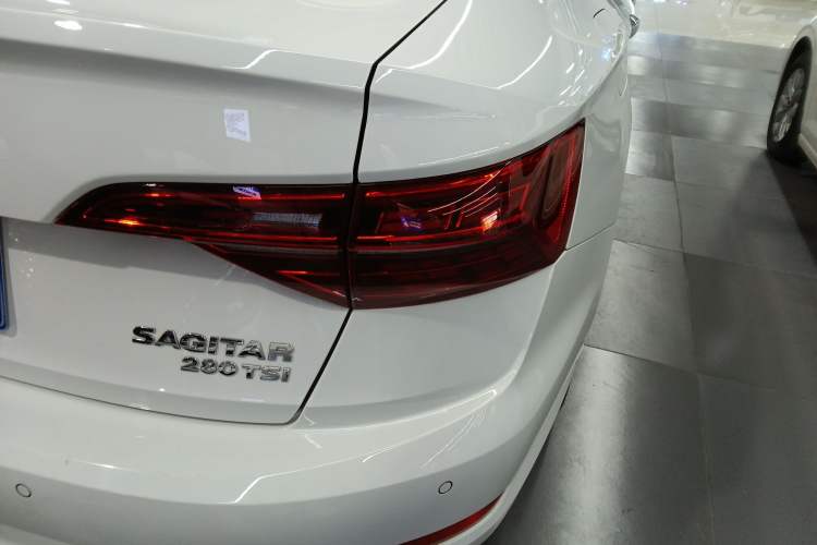 Used Volkswagen Sagitar 2022 280TSI DSG Excellence Edition Right Rear Taillight