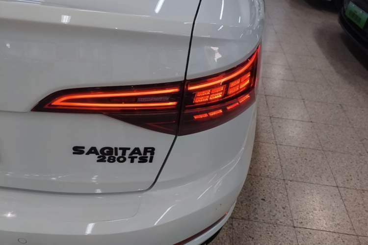 Used Volkswagen Sagitar 2022 280TSI DSG Excellence Edition Right Rear Taillight