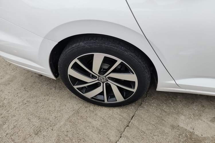 Used Volkswagen Sagitar 2022 280TSI DSG Excellence Edition Right Rear Wheel Hub