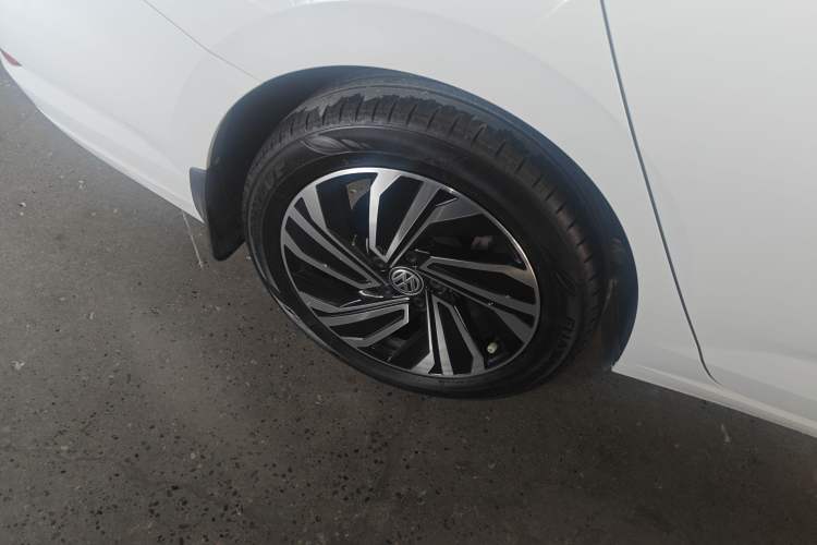 Used Volkswagen Sagitar 2022 280TSI DSG Flyover Edition Right Rear Wheel Hub