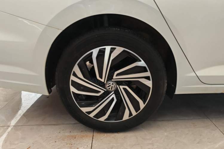 Used Volkswagen Sagitar 2022 280TSI DSG Excellence Edition Right Rear Wheel Hub