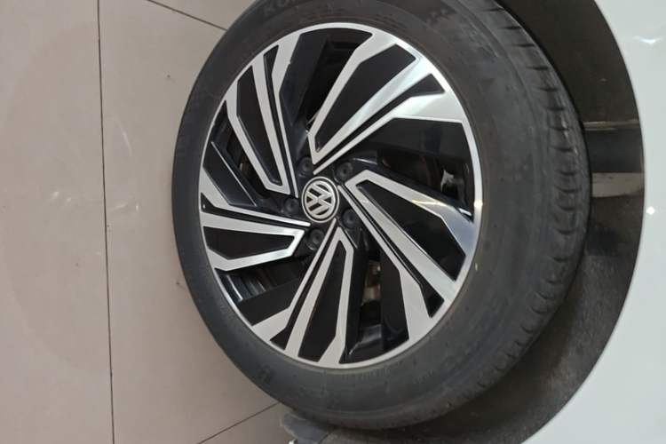 Used Volkswagen Sagitar 2022 280TSI DSG Excellence Edition Right Rear Wheel Hub