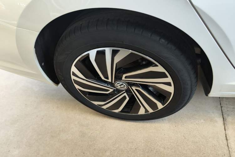 Used Volkswagen Sagitar 2022 280TSI DSG Flyover Edition Right Rear Wheel Hub