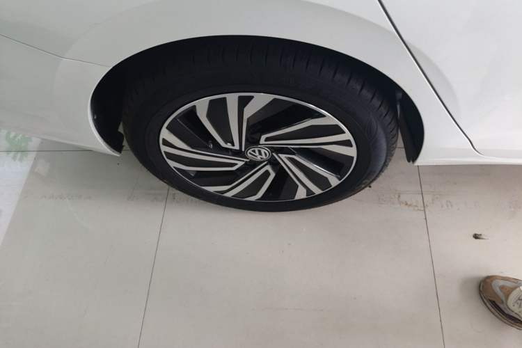 Used Volkswagen Sagitar 2022 280TSI DSG Flyover Edition Right Rear Wheel Hub