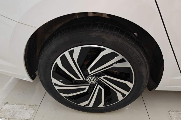 Used Volkswagen Sagitar 2022 280TSI DSG Flyover Edition Right Rear Wheel Hub
