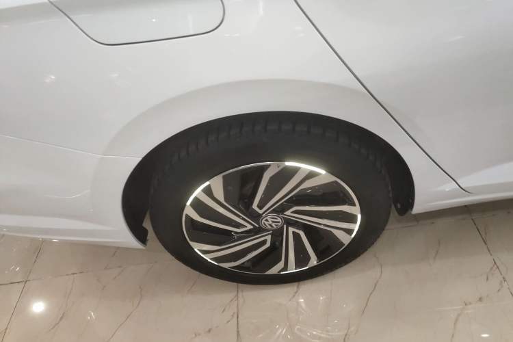 Used Volkswagen Sagitar 2022 280TSI DSG Flyover Edition Right Rear Wheel Hub