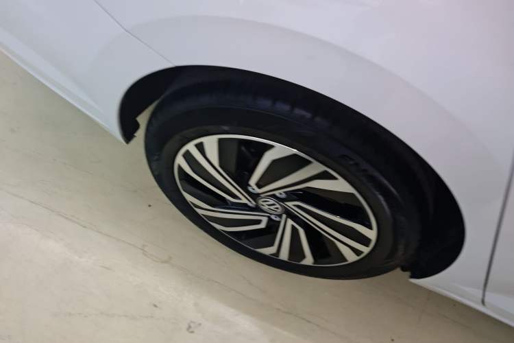 Used Volkswagen Sagitar 2022 280TSI DSG Flyover Edition Right Rear Wheel Hub
