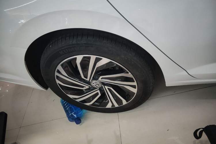 Used Volkswagen Sagitar 2022 280TSI DSG Excellence Edition Right Rear Wheel Hub