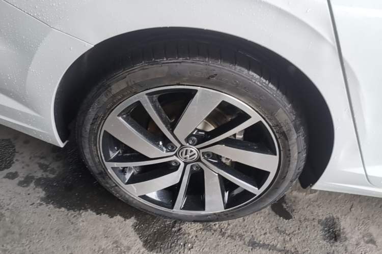 Used Volkswagen Sagitar 2022 280TSI DSG Excellence Edition Right Rear Wheel Hub