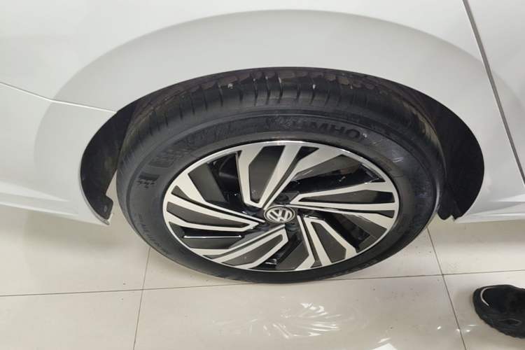 Used Volkswagen Sagitar 2022 280TSI DSG Excellence Edition Right Rear Wheel Hub