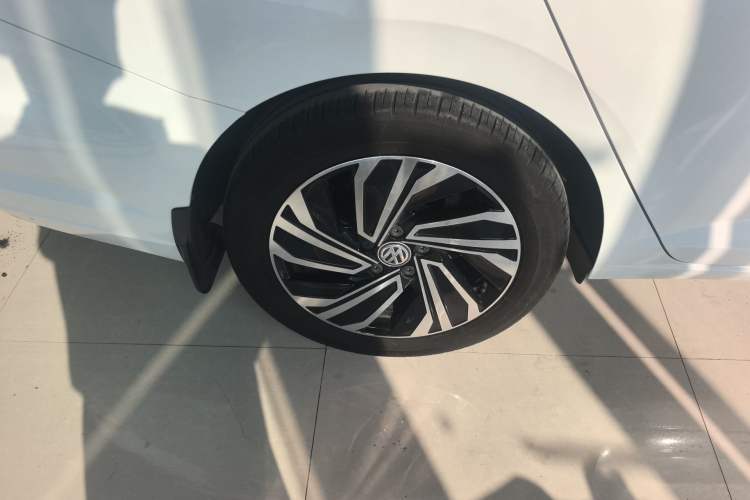 Used Volkswagen Sagitar 2022 280TSI DSG Flyover Edition Right Rear Wheel Hub