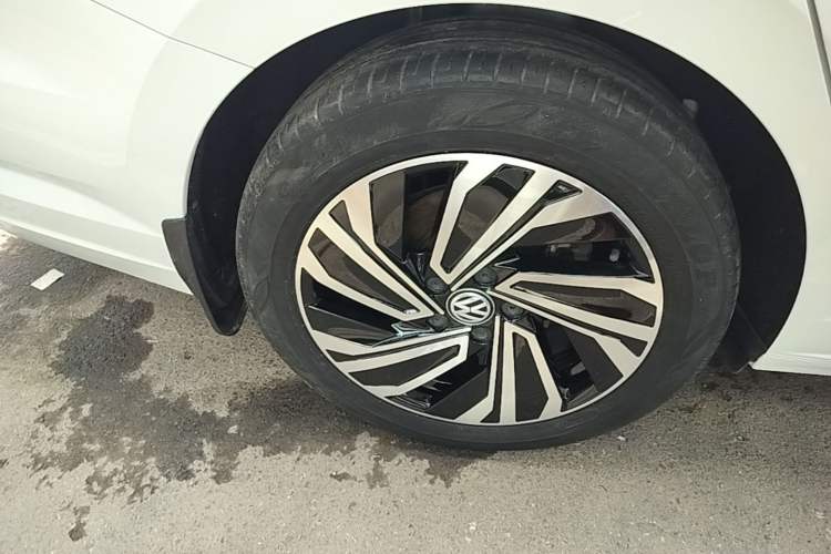 Used Volkswagen Sagitar 2022 280TSI DSG Flyover Edition Right Rear Wheel Hub