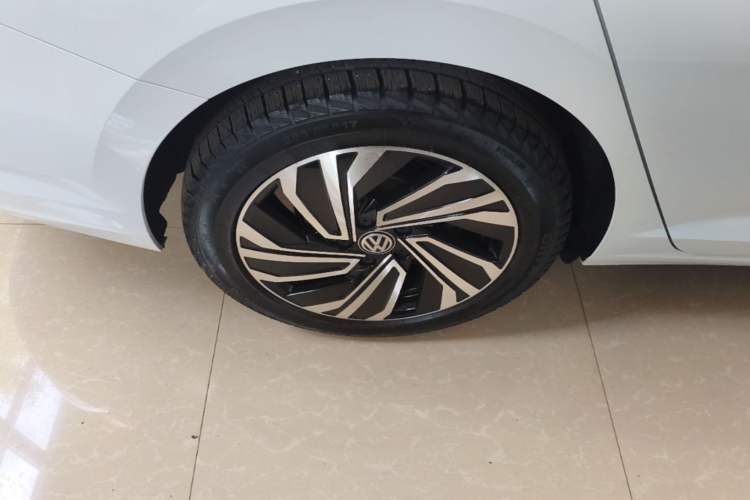 Used Volkswagen Sagitar 2022 280TSI DSG Excellence Edition Right Rear Wheel Hub