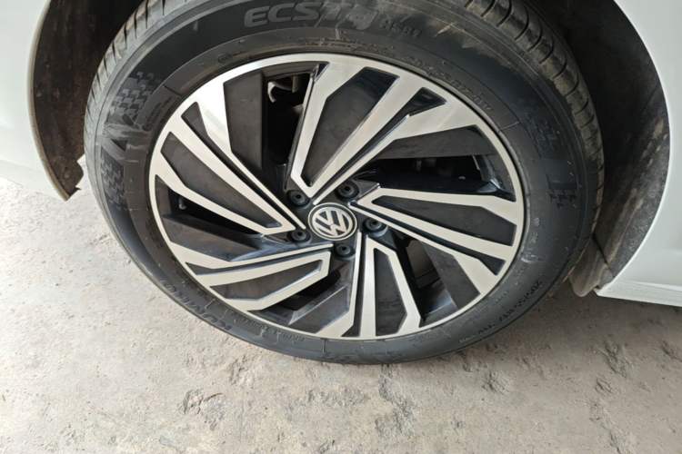 Used Volkswagen Sagitar 2022 280TSI DSG Flyover Edition Right Rear Wheel Hub