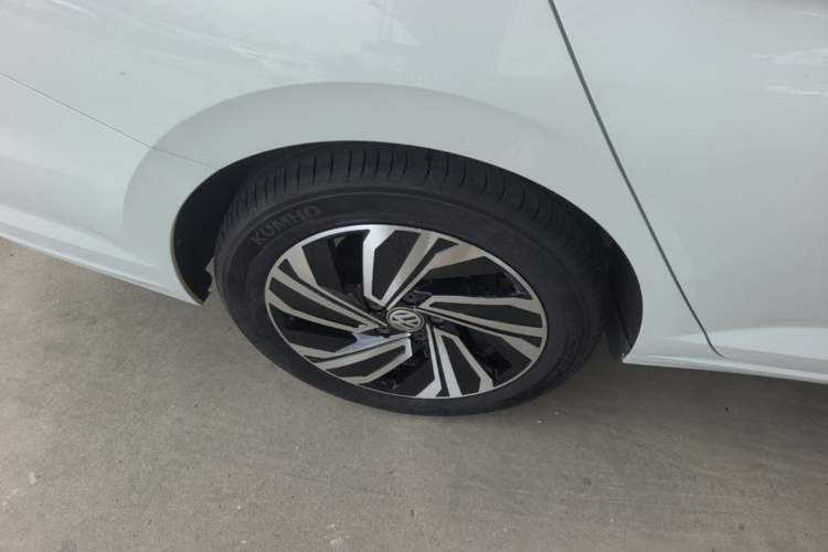 Used Volkswagen Sagitar 2022 280TSI DSG Flyover Edition Right Rear Wheel Hub