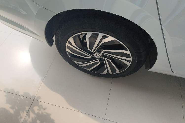 Used Volkswagen Sagitar 2022 280TSI DSG Flyover Edition Right Rear Wheel Hub