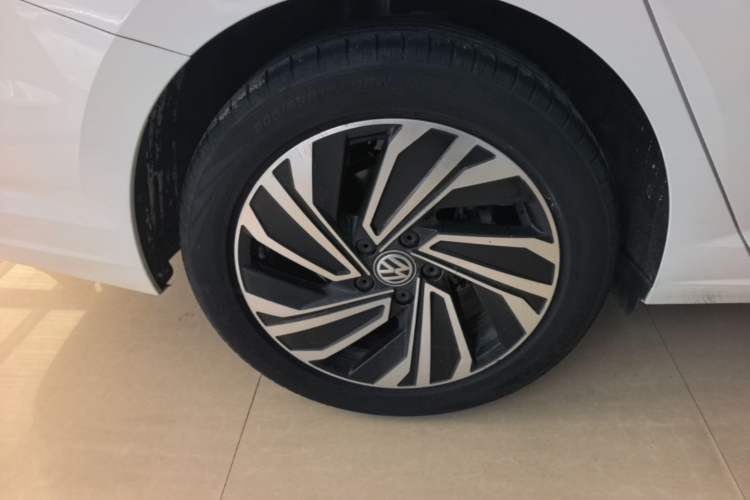 Used Volkswagen Sagitar 2022 280TSI DSG Flyover Edition Right Rear Wheel Hub