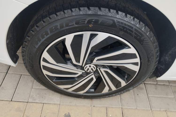 Used Volkswagen Sagitar 2022 280TSI DSG Flyover Edition Right Rear Wheel Hub
