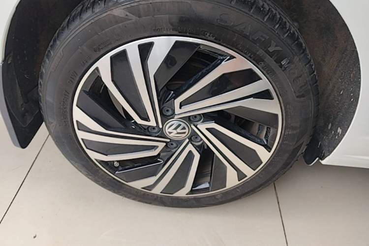 Used Volkswagen Sagitar 2022 200TSI DSG Flyover Edition Right Rear Wheel Hub