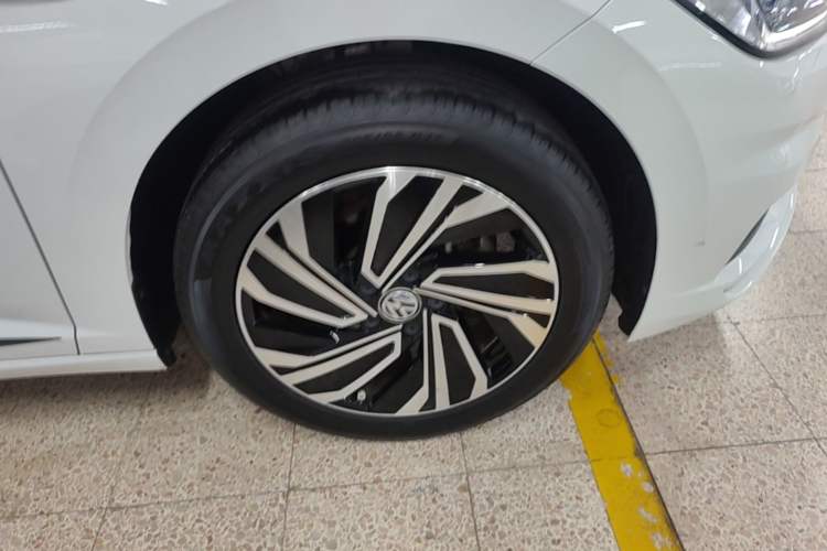 Used Volkswagen Sagitar 2022 280TSI DSG Excellence Edition Right Rear Wheel Hub
