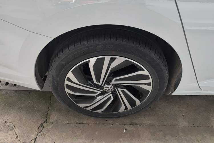 Used Volkswagen Sagitar 2022 280TSI DSG Excellence Edition Right Rear Wheel Hub