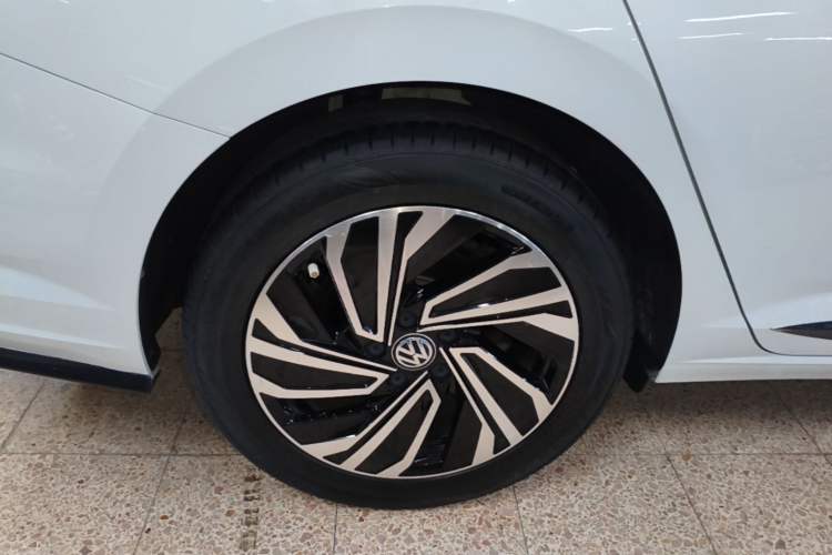 Used Volkswagen Sagitar 2022 280TSI DSG Excellence Edition Right Rear Wheel Hub