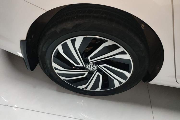 Used Volkswagen Sagitar 2022 280TSI DSG Excellence Edition Right Rear Wheel Hub