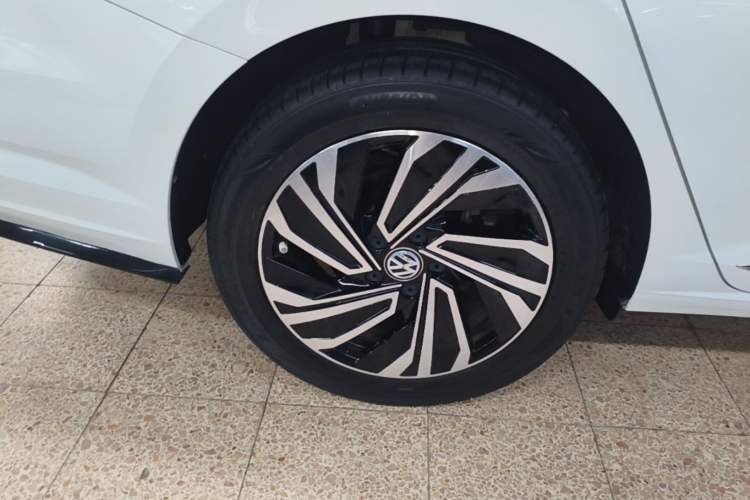 Used Volkswagen Sagitar 2022 280TSI DSG Excellence Edition Right Rear Wheel Hub