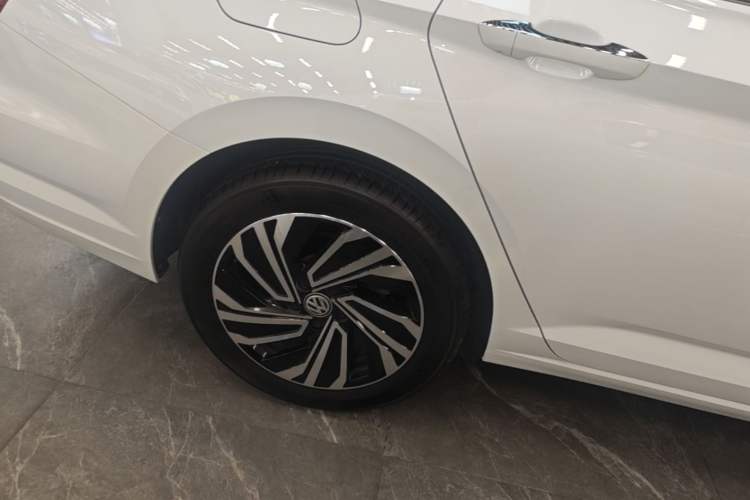 Used Volkswagen Sagitar 2022 280TSI DSG Excellence Edition Right Rear Wheel Hub