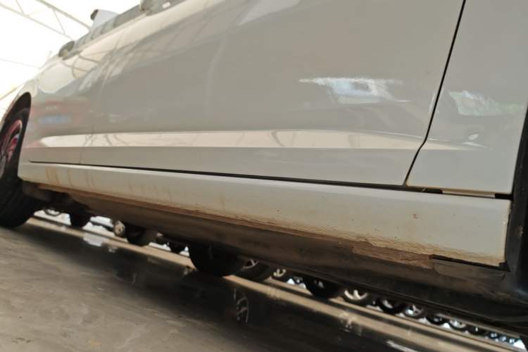 Used Volkswagen Sagitar 2022 280TSI DSG Excellence Edition Right Side Sill