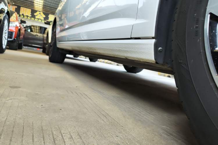 Used Volkswagen Sagitar 2022 280TSI DSG Flyover Edition Right Side Sill