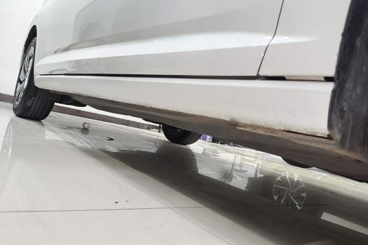 Used Volkswagen Sagitar 2022 280TSI DSG Excellence Edition Right Side Sill