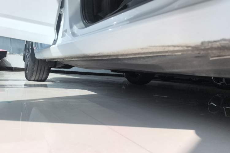Used Volkswagen Sagitar 2022 280TSI DSG Flyover Edition Right Side Sill