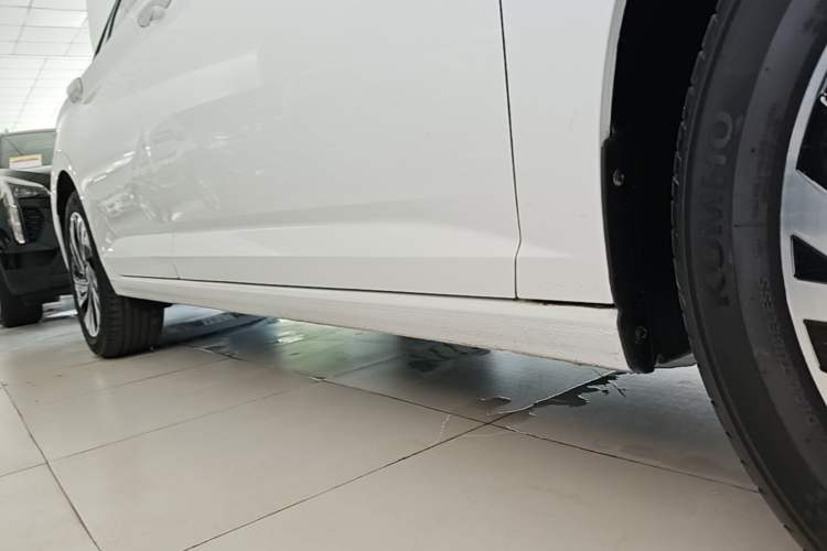 Used Volkswagen Sagitar 2022 200TSI DSG Flyover Edition Right Side Sill