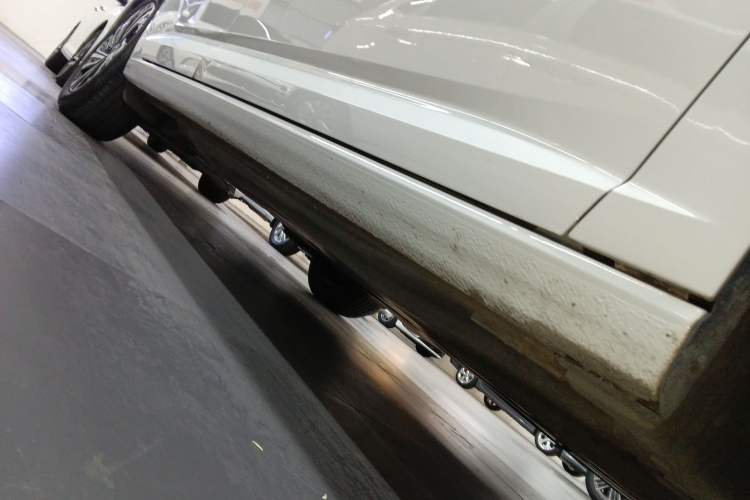 Used Volkswagen Sagitar 2022 280TSI DSG Excellence Edition Right Side Sill