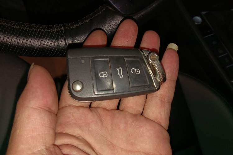 Used Volkswagen Sagitar 2022 280TSI DSG Excellence Edition Vehicle Key
