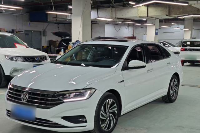 Ojetý Volkswagen Sagitar 2022 280TSI DSG Flyover Edition