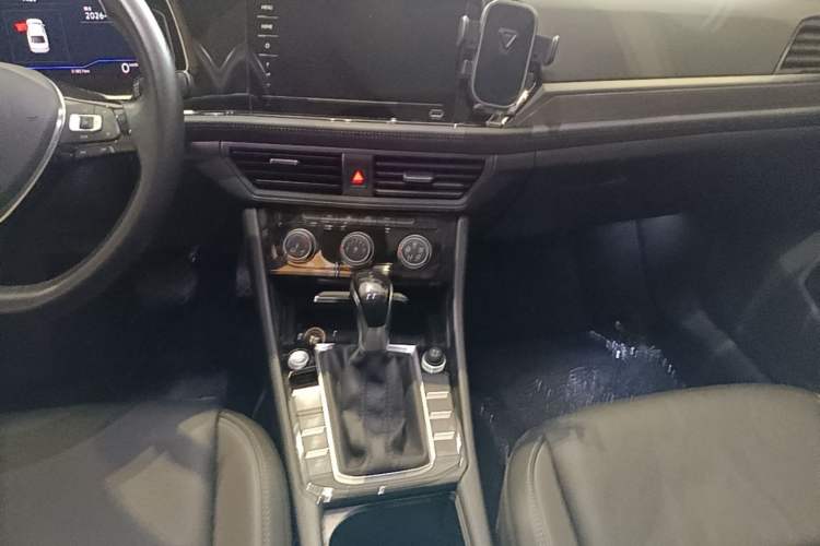 Used Volkswagen Sagitar 2022 280TSI DSG Flyover Edition Audio And AC Panel