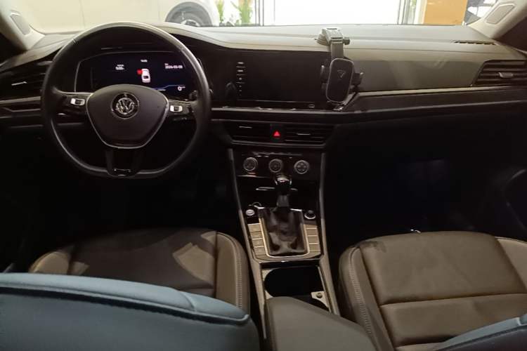 Used Volkswagen Sagitar 2022 280TSI DSG Flyover Edition Center Console