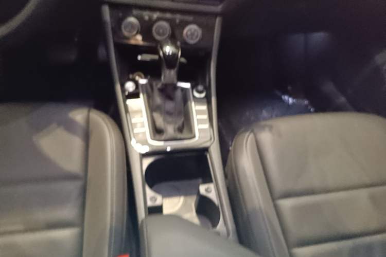 Used Volkswagen Sagitar 2022 280TSI DSG Flyover Edition Gear Lever