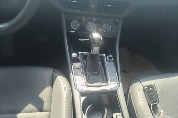 Used Volkswagen Sagitar 2022 280TSI DSG Flyover Edition Gear Lever