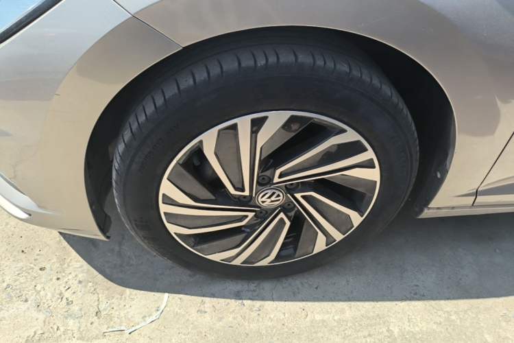 Used Volkswagen Sagitar 2022 280TSI DSG Flyover Edition Left Front Wheel Hub