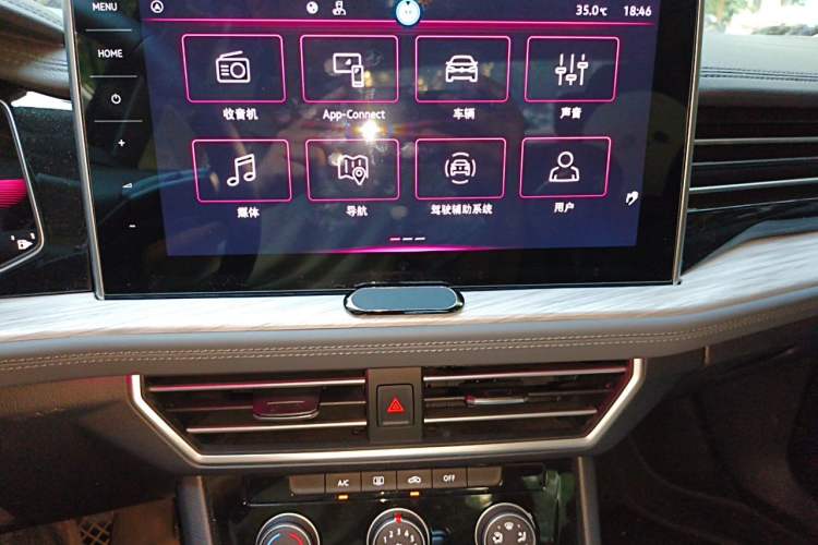 Used Volkswagen Sagitar 2023 300TSI DSG Excellence Edition Audio And AC Panel