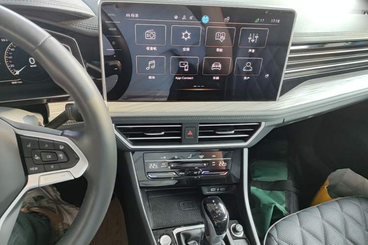 Used Volkswagen Sagitar 2023 300TSI DSG Excellence Edition Audio And AC Panel