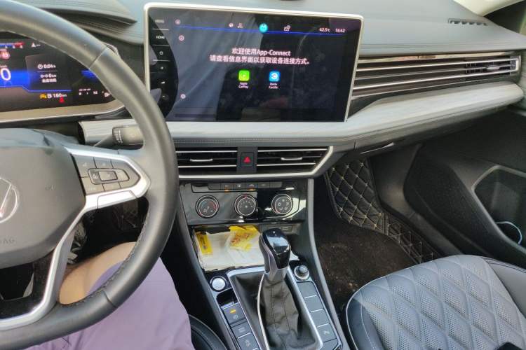 Used Volkswagen Sagitar 2023 300TSI DSG Excellence Edition Audio And AC Panel