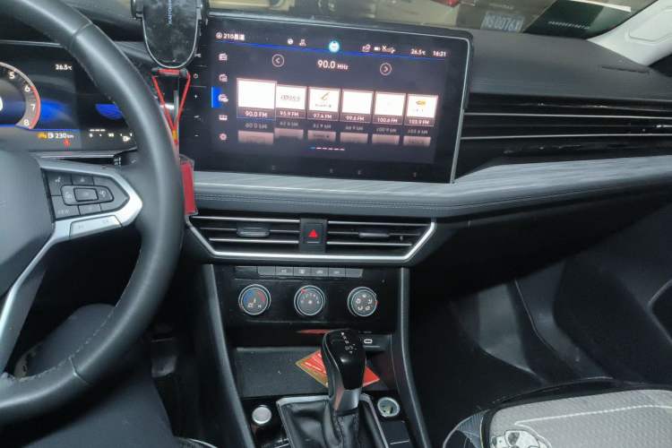 Used Volkswagen Sagitar 2023 300TSI DSG Excellence Edition Audio And AC Panel