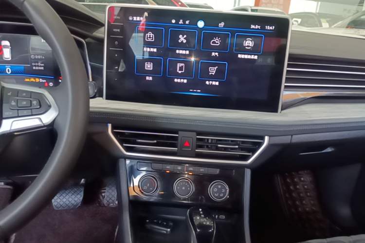 Used Volkswagen Sagitar 2023 300TSI DSG Excellence Edition Audio And AC Panel