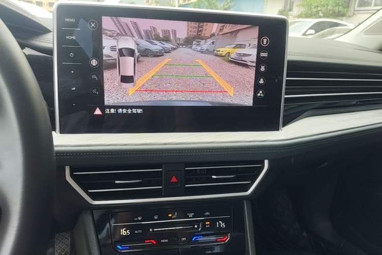 Used Volkswagen Sagitar 2023 300TSI DSG Excellence Edition Audio And AC Panel
