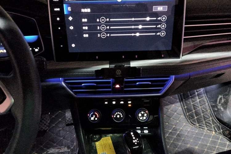 Used Volkswagen Sagitar 2023 300TSI DSG Excellence Edition Audio And AC Panel